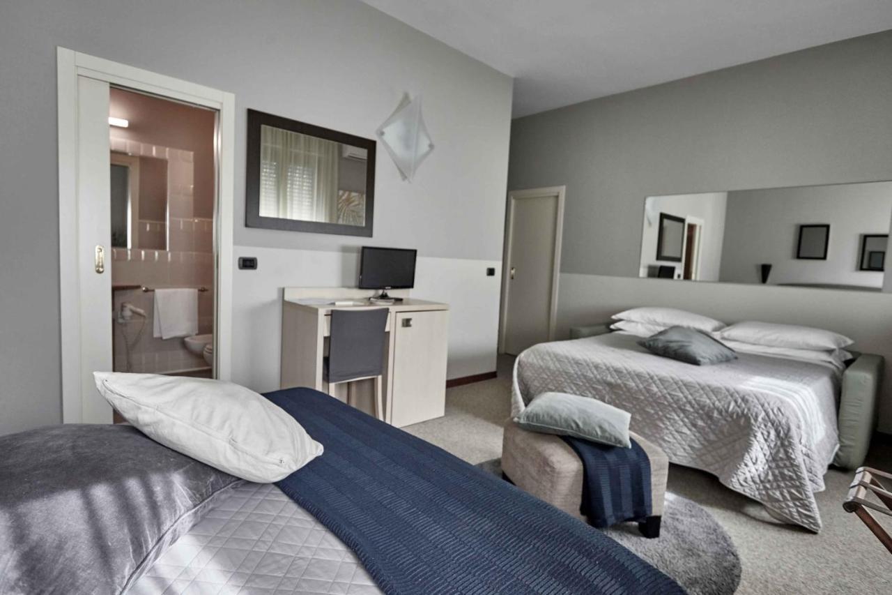 Rouge Hotel International Мілано-Маріттіма Екстер'єр фото
