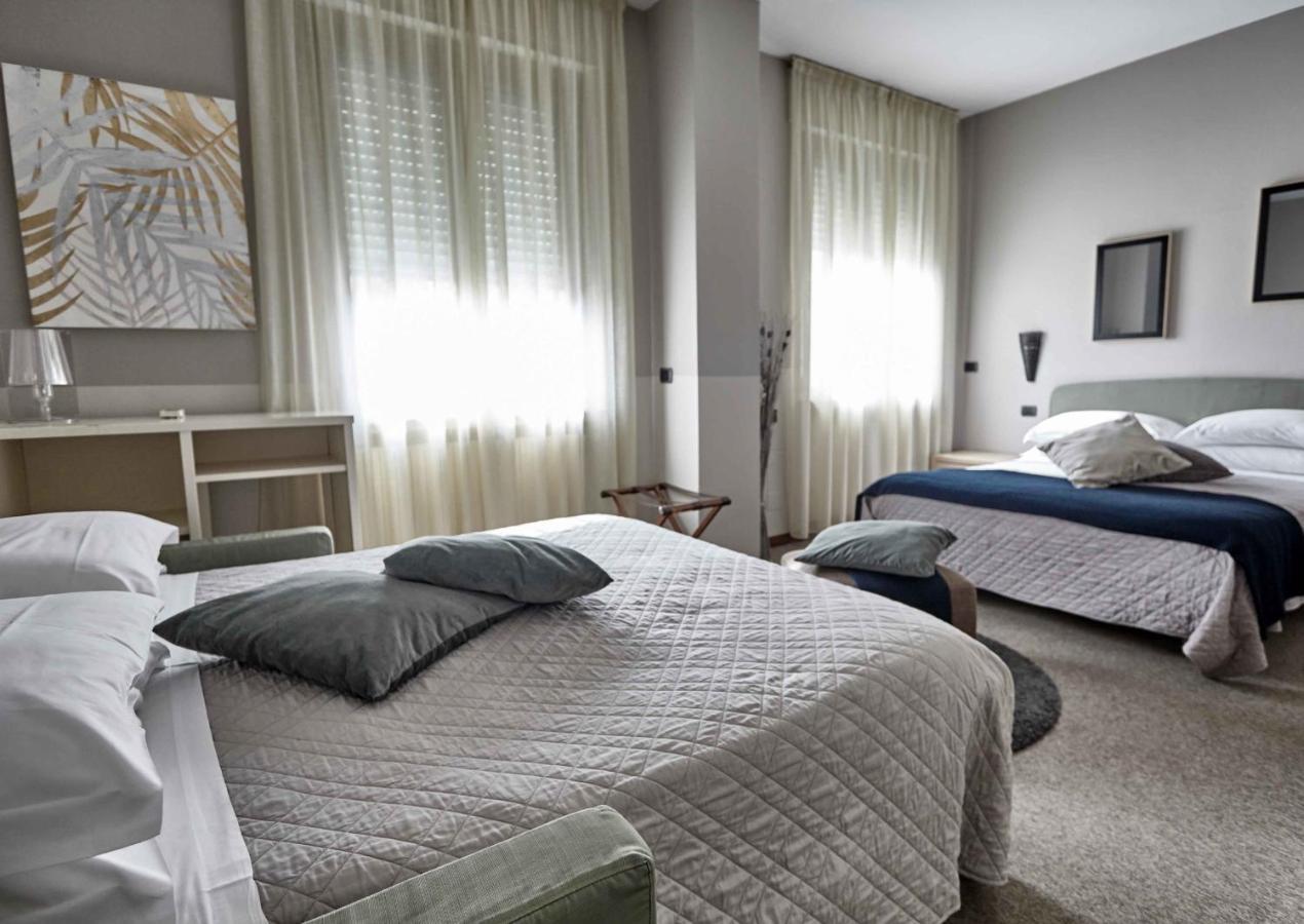 Rouge Hotel International Мілано-Маріттіма Екстер'єр фото
