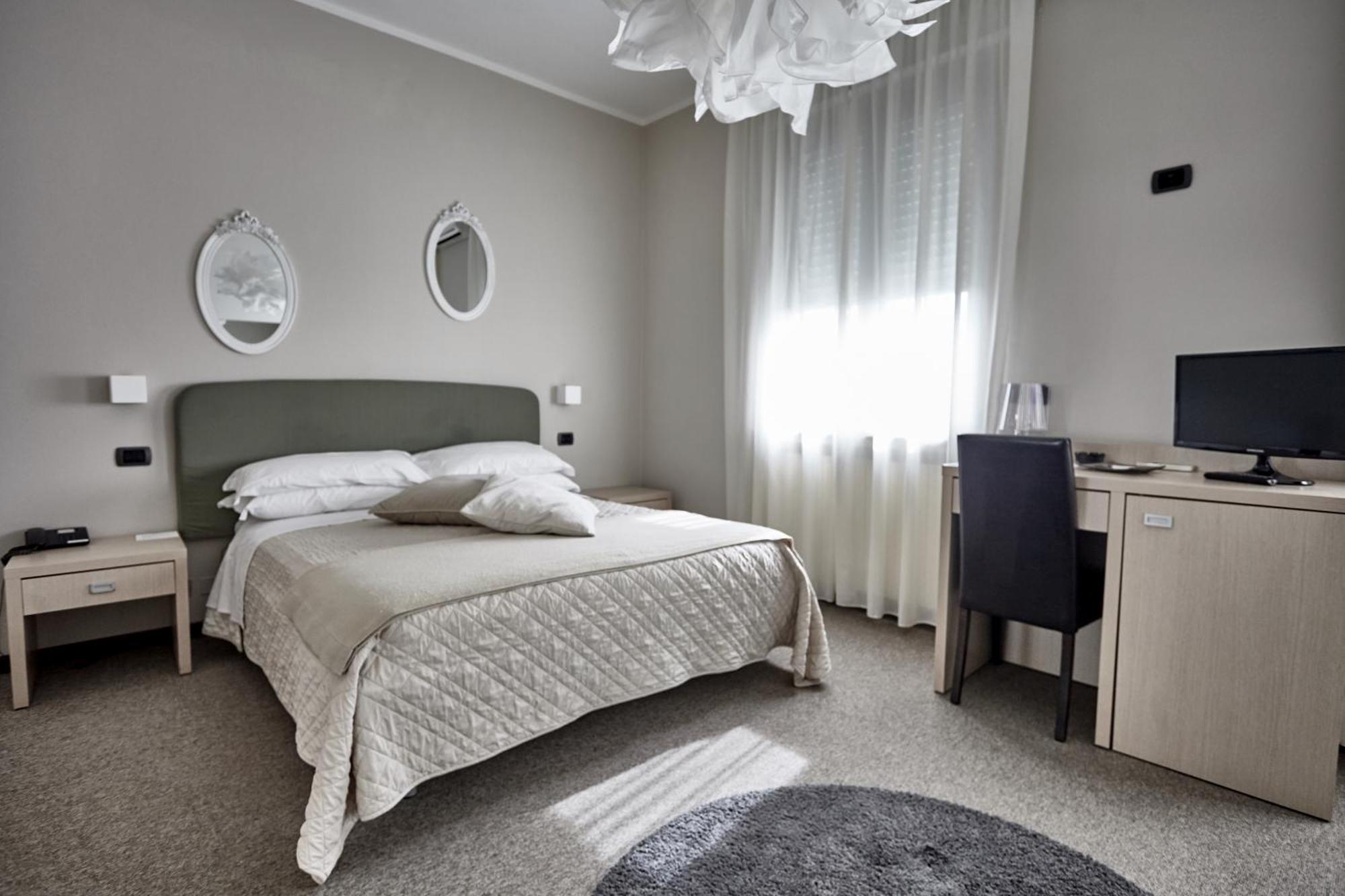 Rouge Hotel International Мілано-Маріттіма Екстер'єр фото